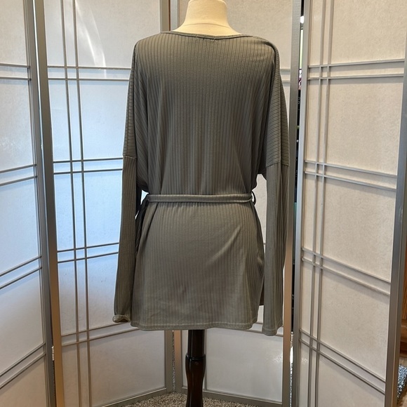 *Boohoo Sage Ribbed Green Top with Belted Waist - Picture 4 of 4